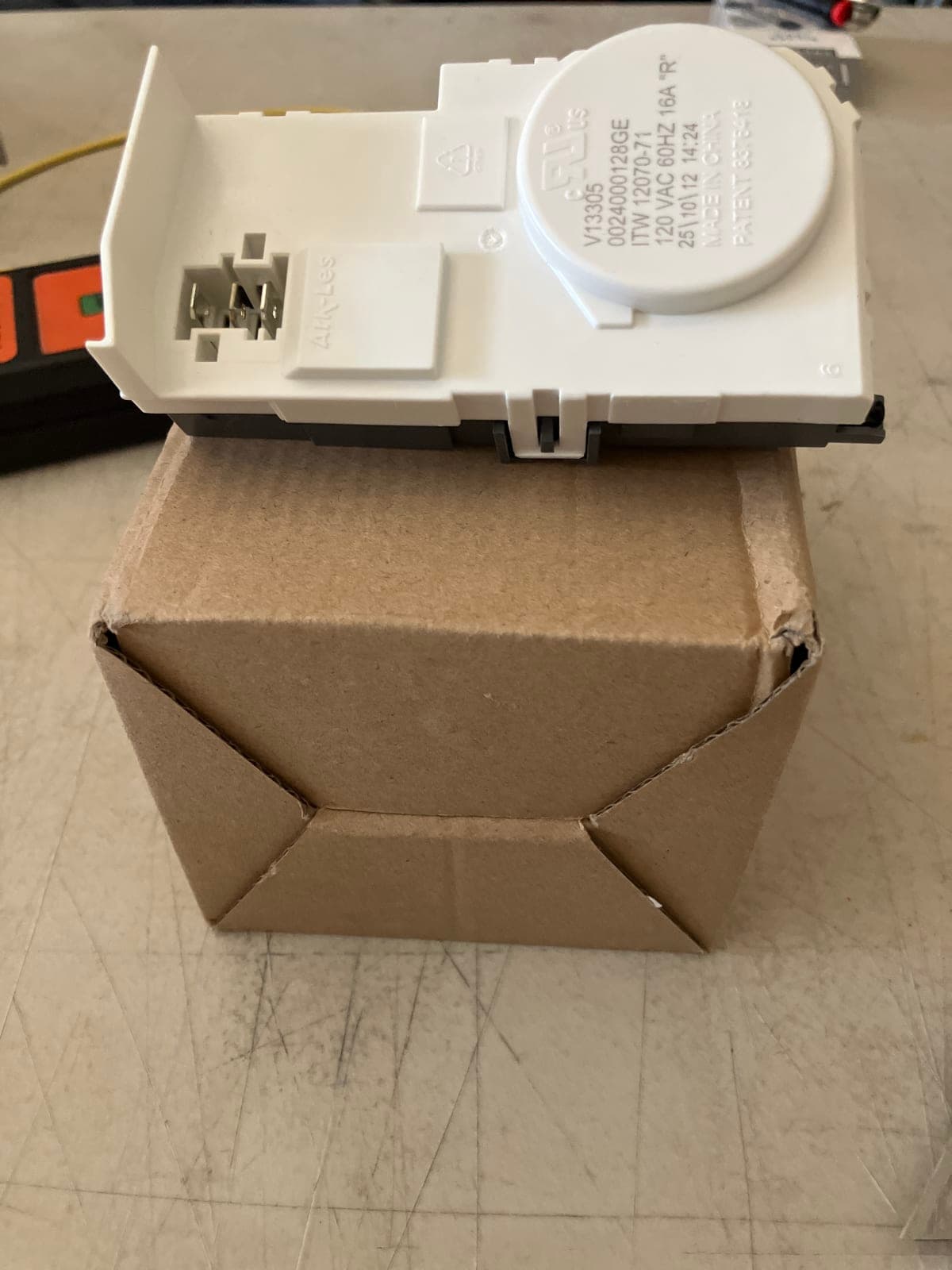 GE V1305 120V AC Circuit Breaker