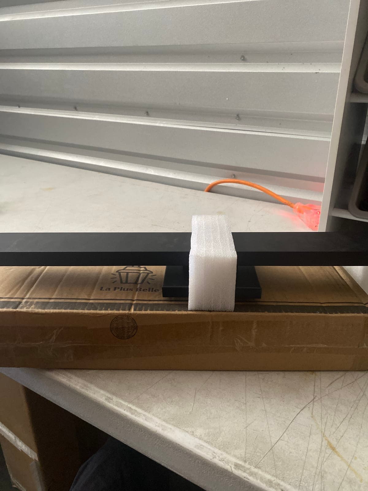 Modern Black Metal Lamp - La Plus Belle