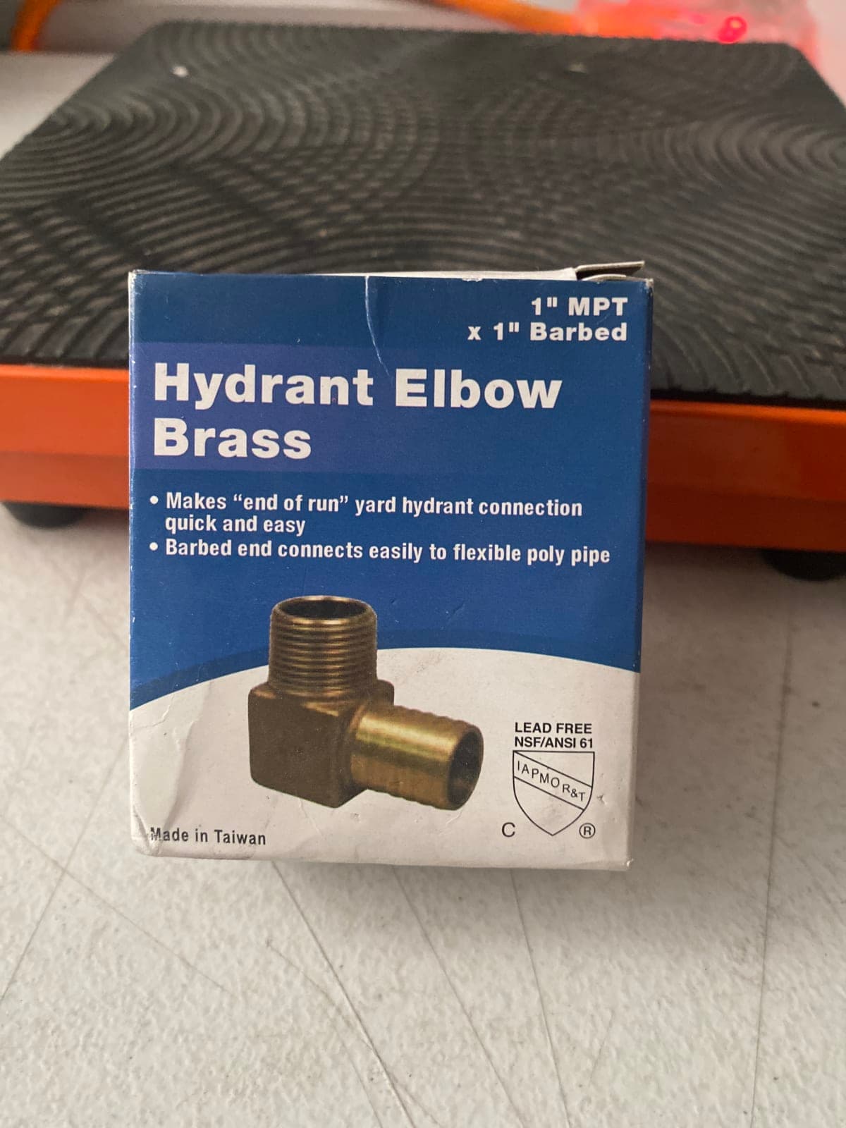 Hydrant Elbow Brass 1" MPT x 1" Barbed Connector