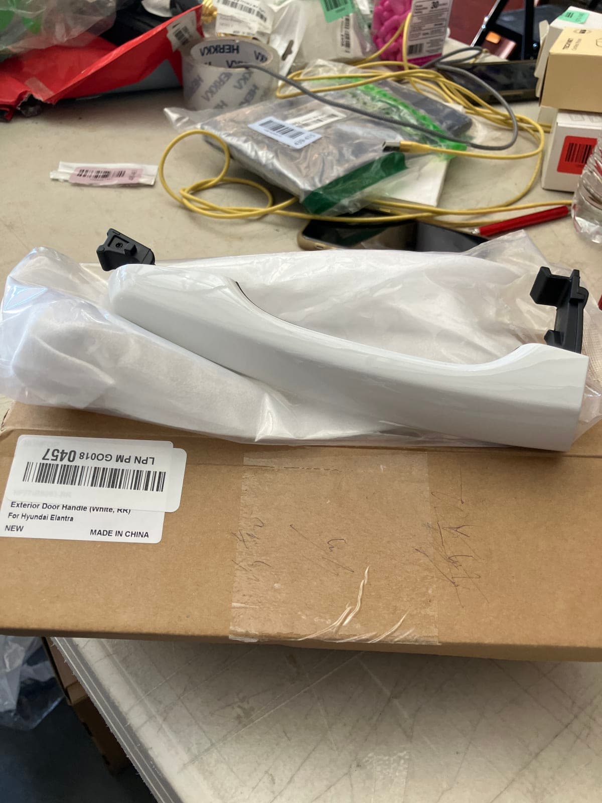 Hyundai Elantra Exterior Door Handle (White, RH) - New