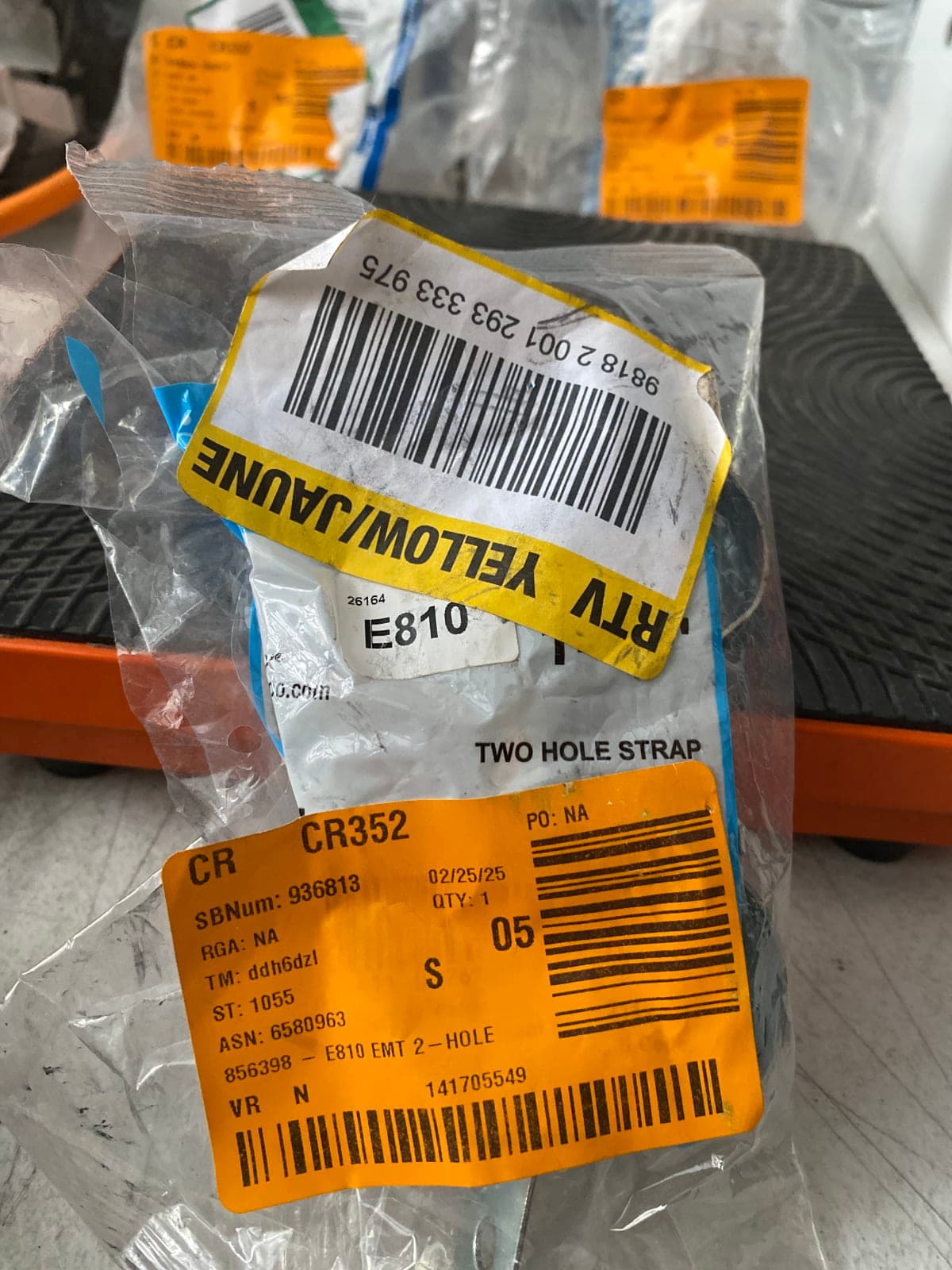 E810 EMT 2-Hole Strap 4pcs
