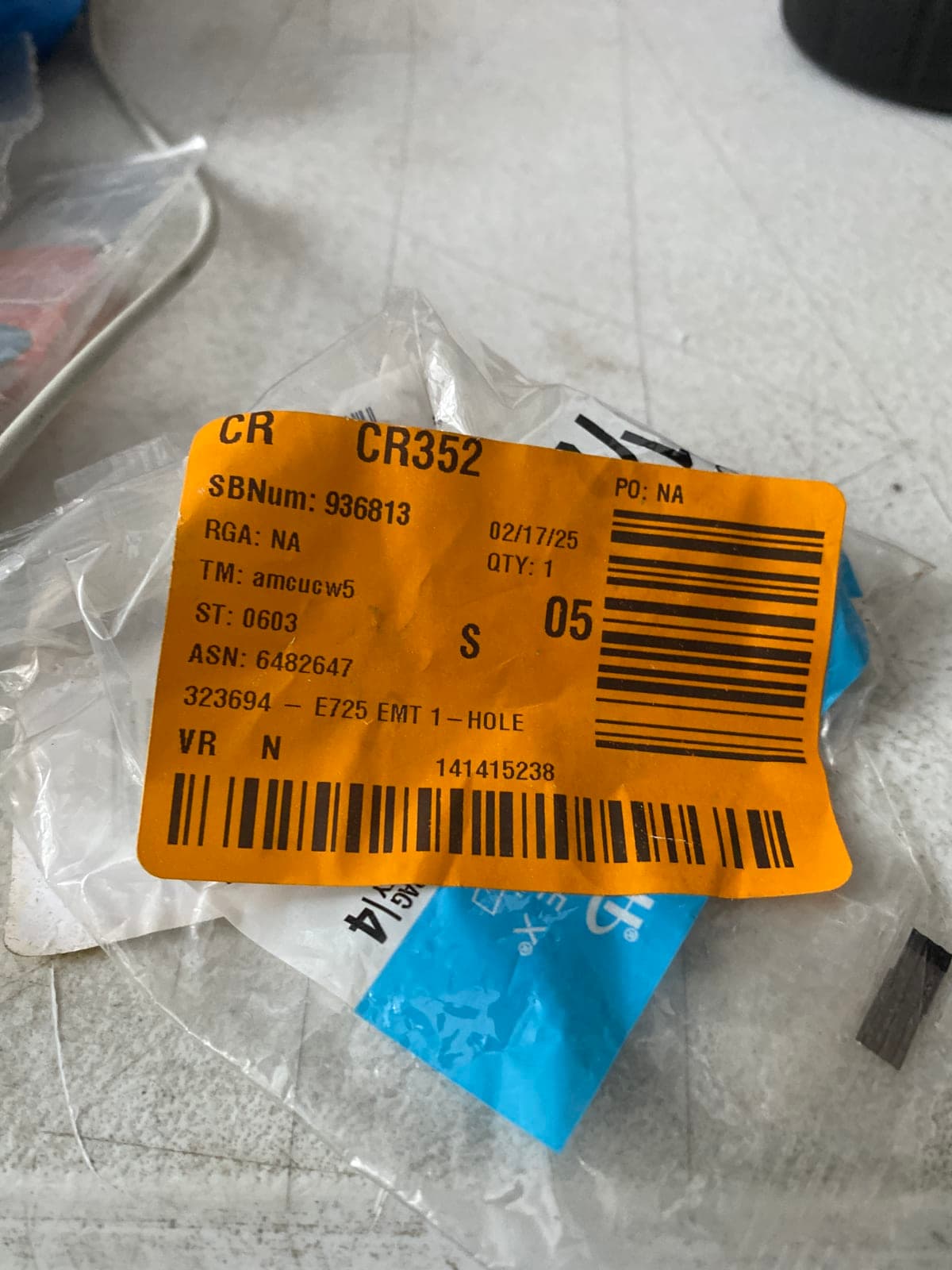 E725 EMT 1-Hole Connector 4 pcs