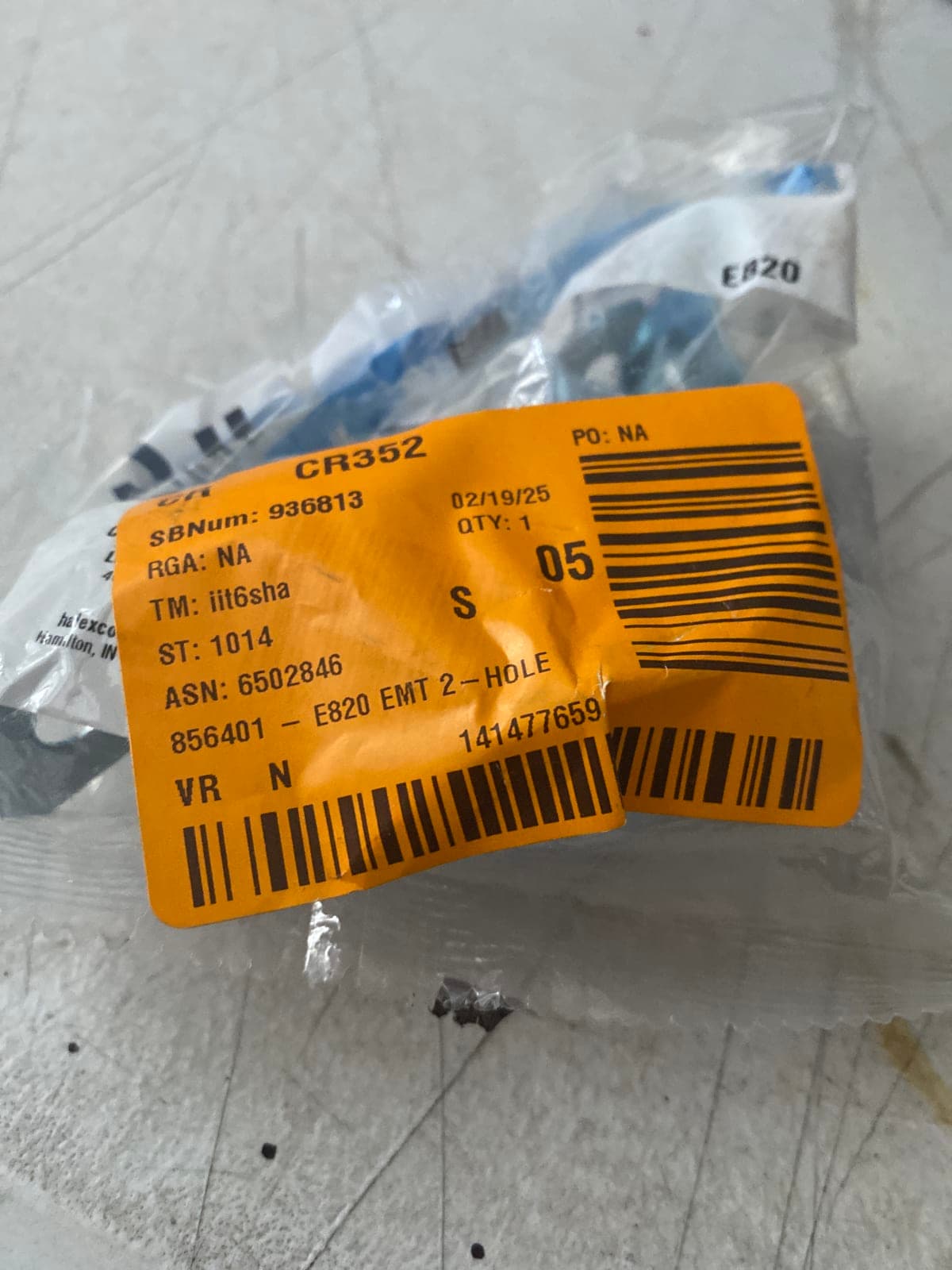 E820 EMT 2-Hole Connector - Pack of 1