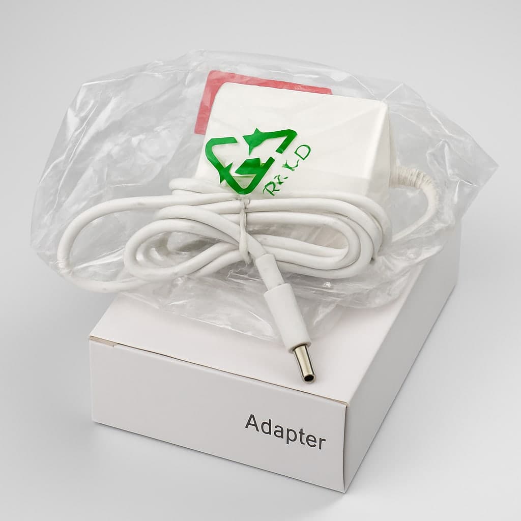 Universal Power Adapter - Compact and Reliable Charging Solution
