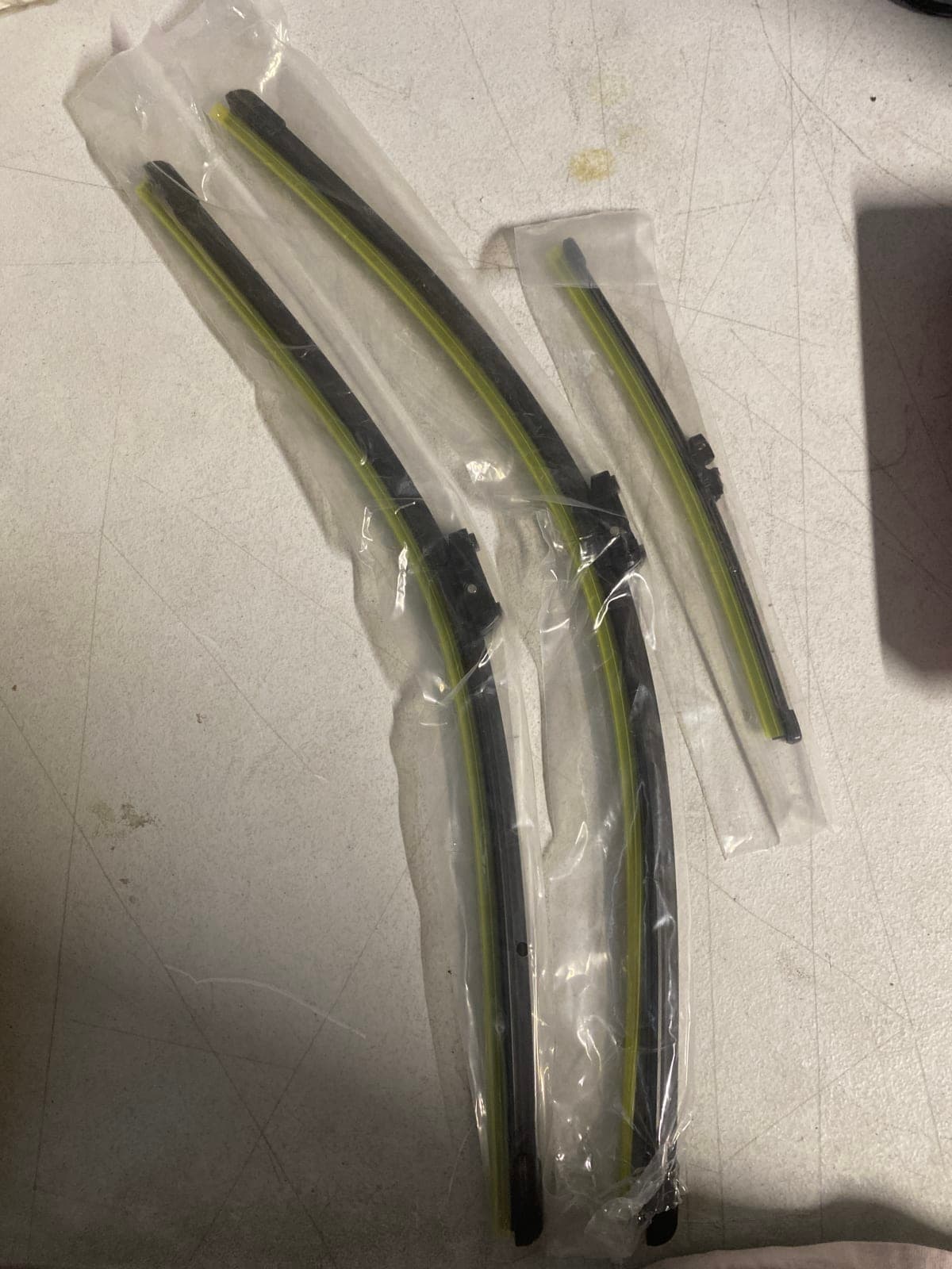 High-Performance Wiper Blade Set for Enhanced Visibility